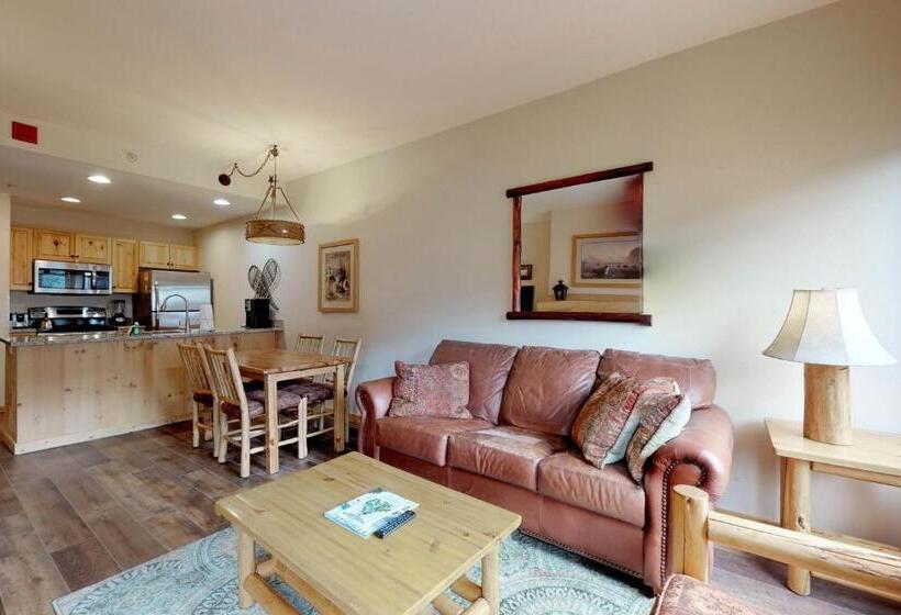 בית מלון כפרי Tucker Mountain Lodge 321