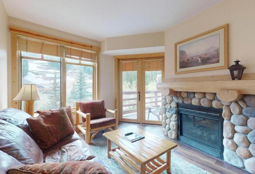 בית מלון כפרי Tucker Mountain Lodge 321