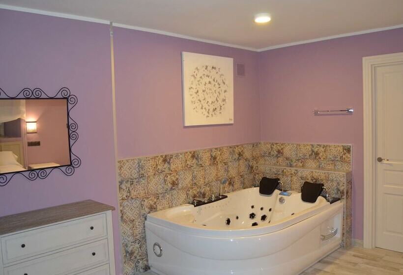 Akla Hotel Suites Santillana