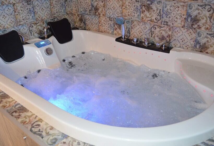 Akla Hotel Suites Santillana