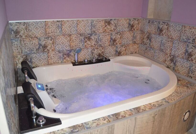 Akla Hotel Suites Santillana