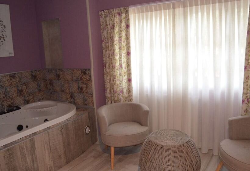 Akla Hotel Suites Santillana