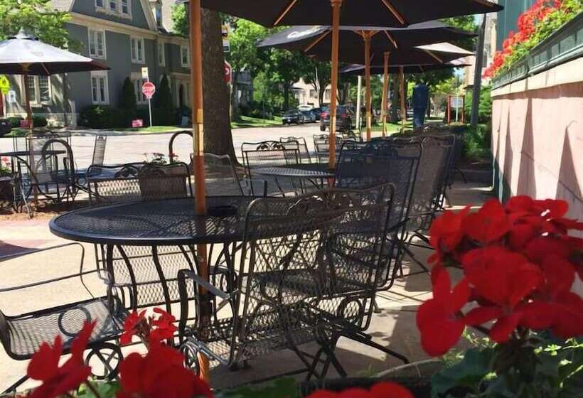 County Clare Irish Hotel & Pub