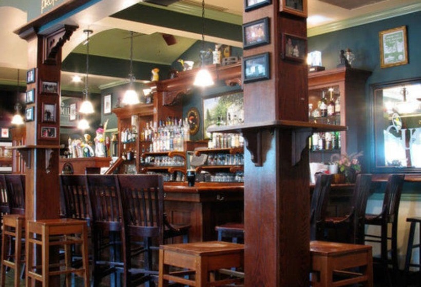 County Clare Irish Hotel & Pub