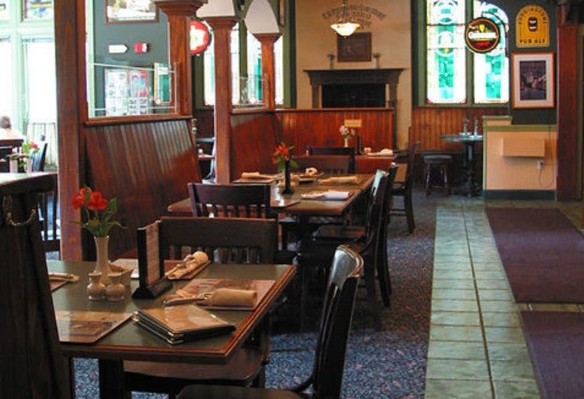 County Clare Irish Hotel & Pub