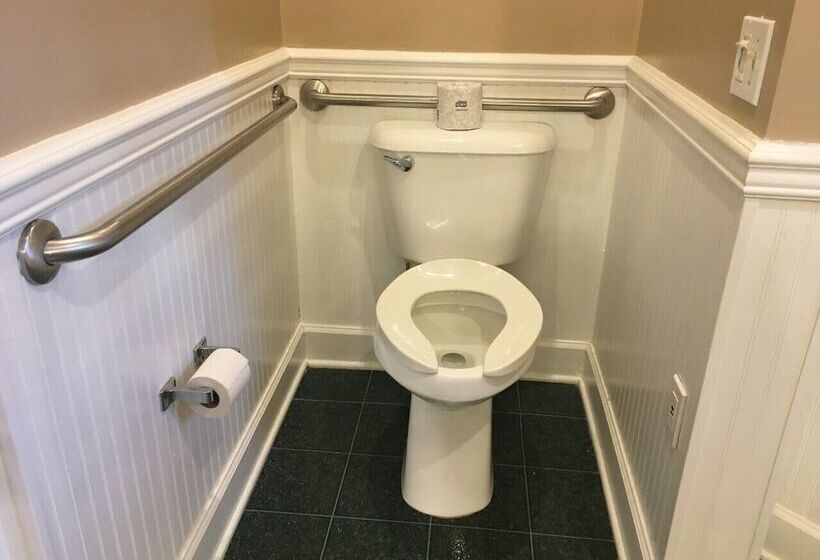 County Clare Irish Hotel & Pub