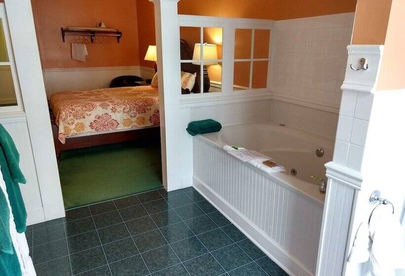 County Clare Irish Hotel & Pub