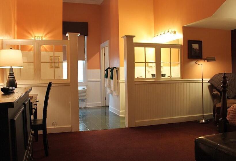 County Clare Irish Hotel & Pub