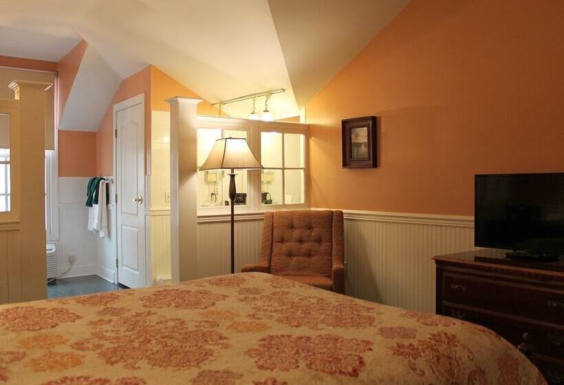 County Clare Irish Hotel & Pub