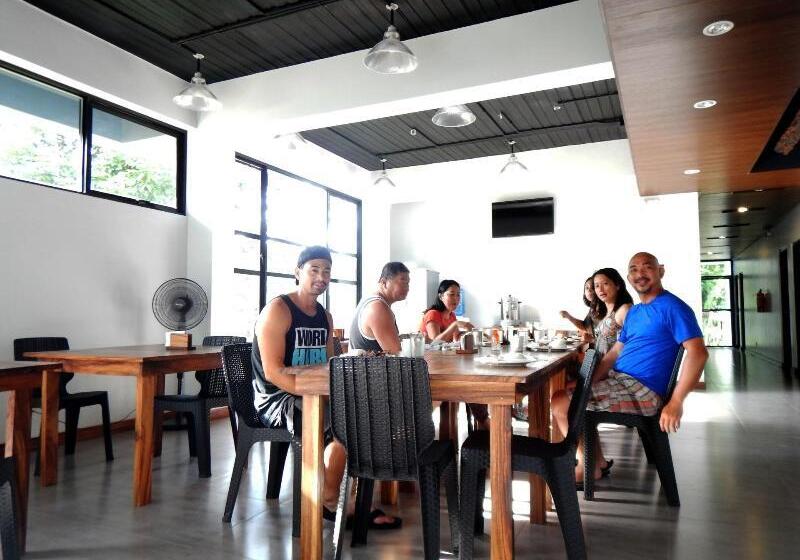 Отель Acacia Garden Inn And Suites