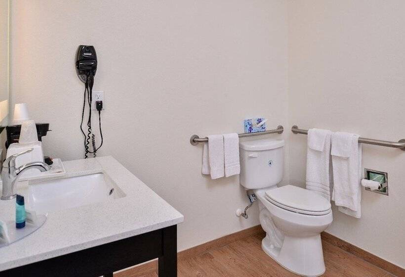 Отель Americas Inn & Suites Iah North