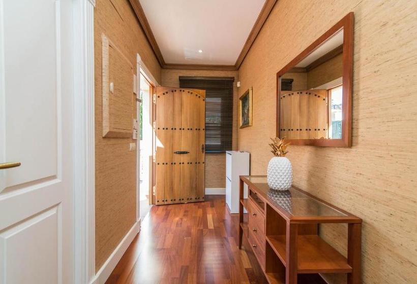 هتل Benalmádena Coast Villa