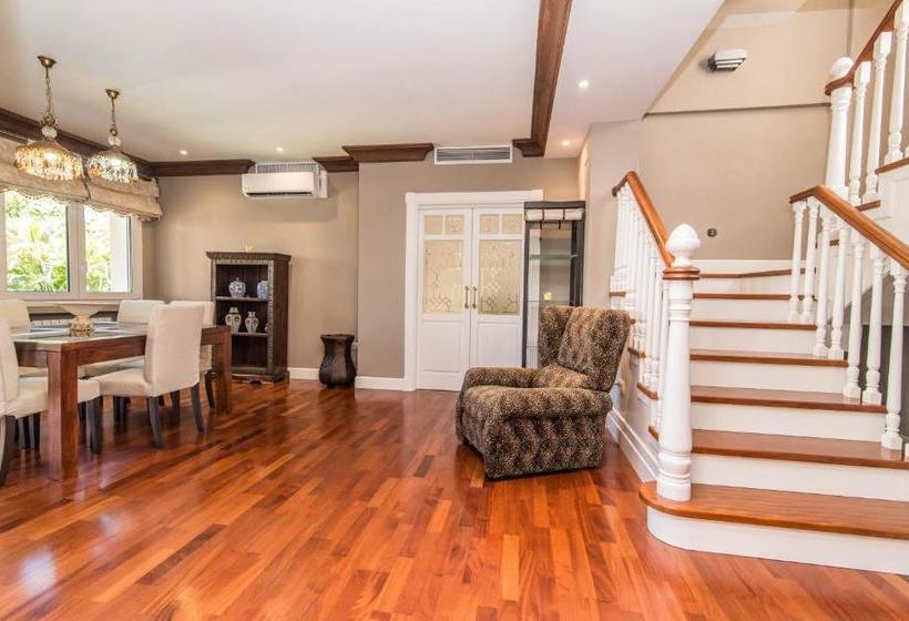 هتل Benalmádena Coast Villa