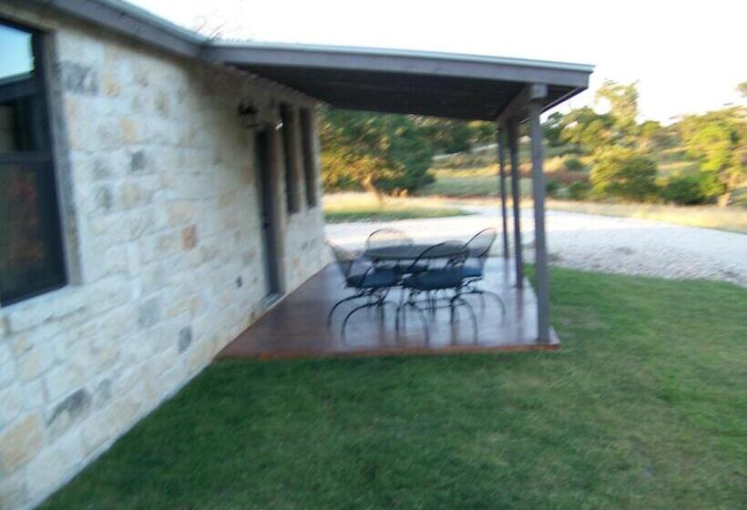 فندق Breezy Hills Cottages