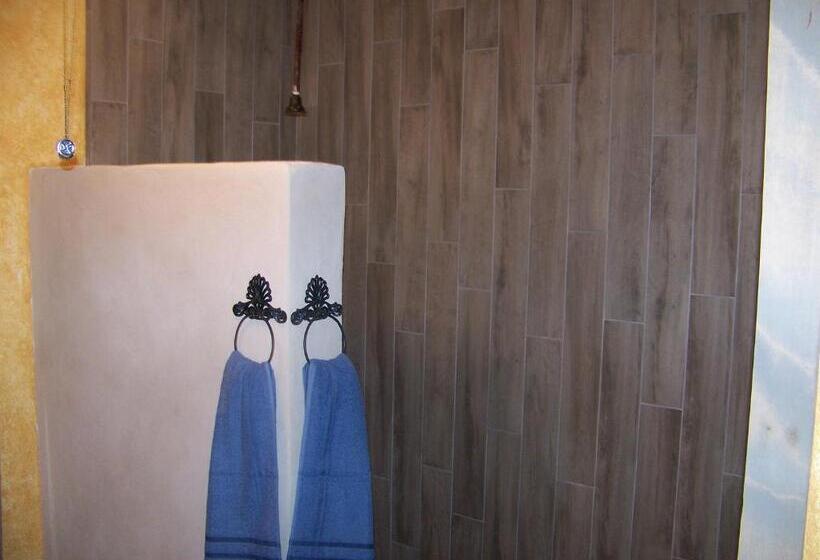 בית מלון כפרי Breezy Hills Cottages