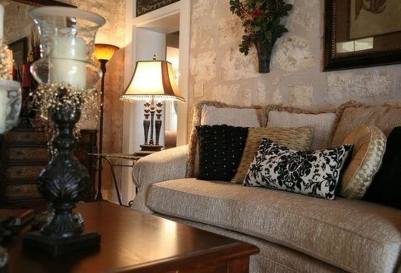 Отель Charming B&b