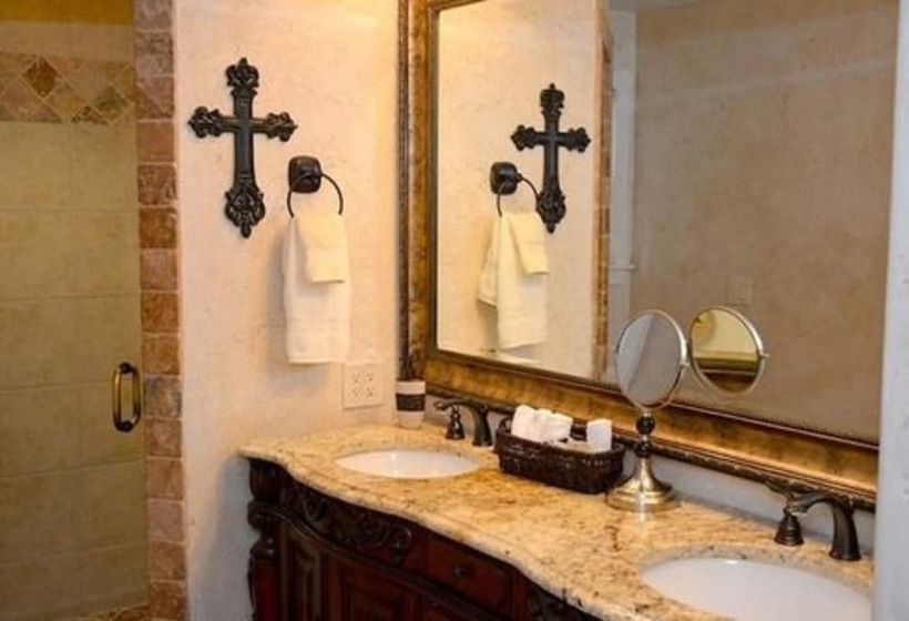 Отель Charming B&b