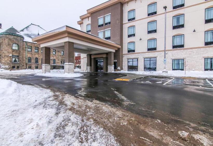 فندق Cobblestone Inn & Suites   Menomonie/uw Stout