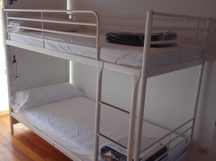 هتل Albergue Cruces De Iria   Hostel