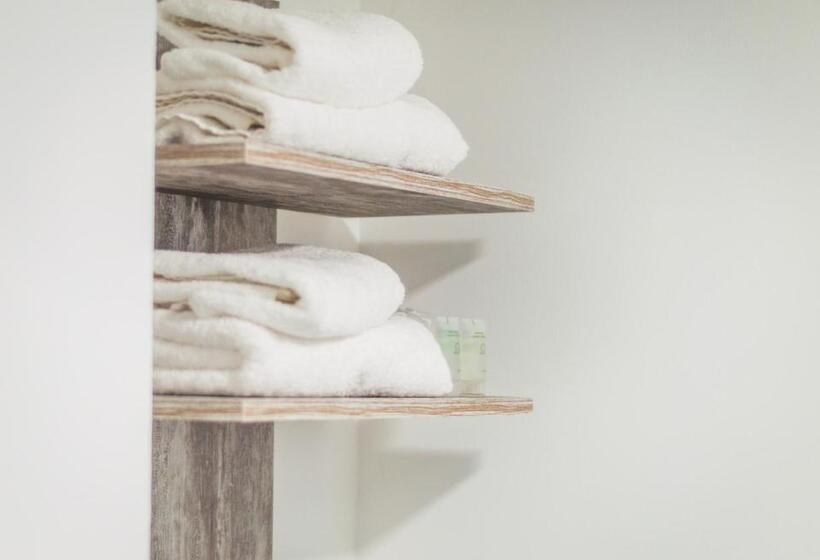 هتل Deluxe Hostels & Suites Merida