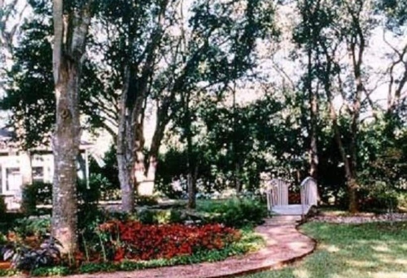 Отель Far View   A Bed & Breakfast Estate