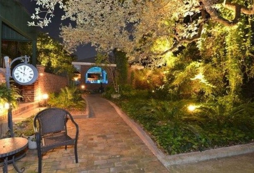 ホテル Far View   A Bed & Breakfast Estate