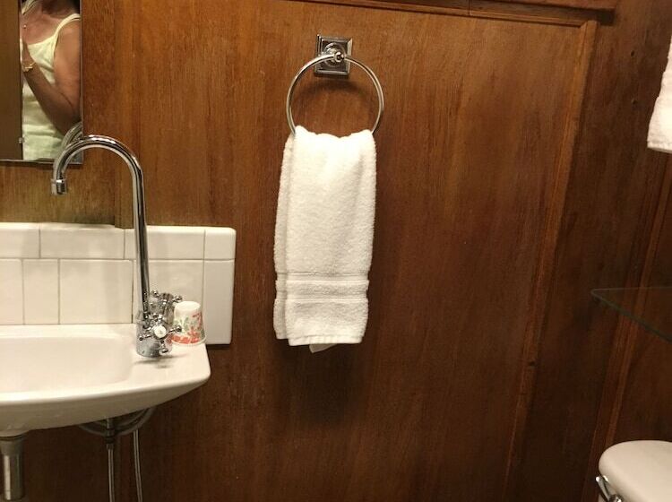 Отель Far View   A Bed & Breakfast Estate