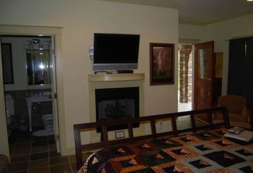 ホテル Far View   A Bed & Breakfast Estate