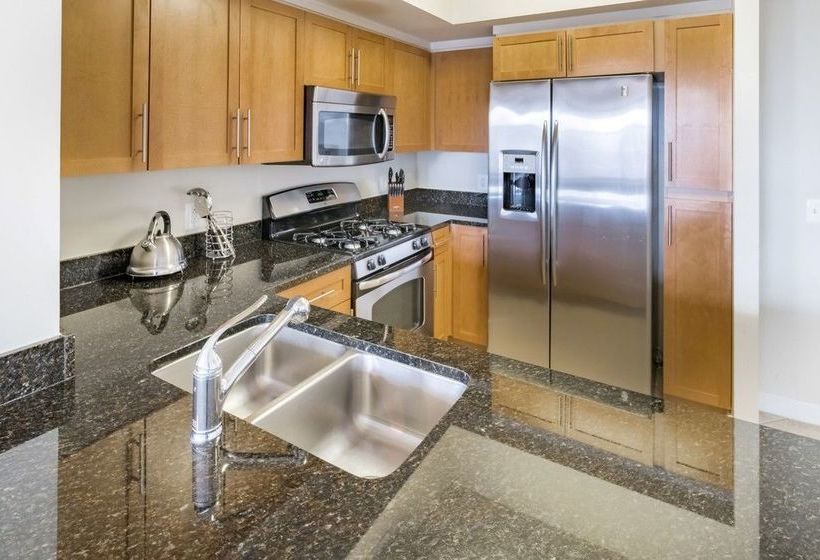 هتل Global Luxury Suites at Metropolitan South