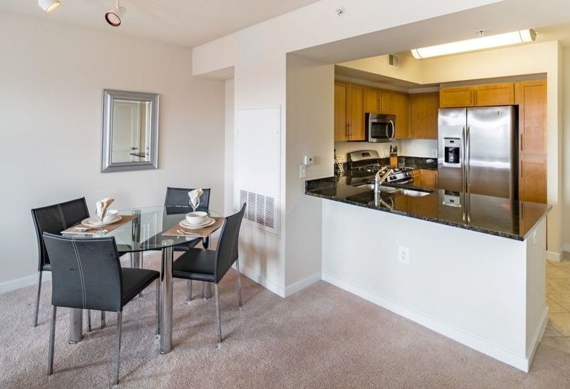 호텔 Global Luxury Suites at Metropolitan South