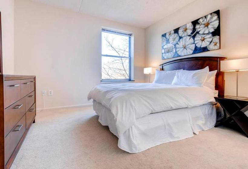 Отель Global Luxury Suites Next To Providence Place Shopping Mall