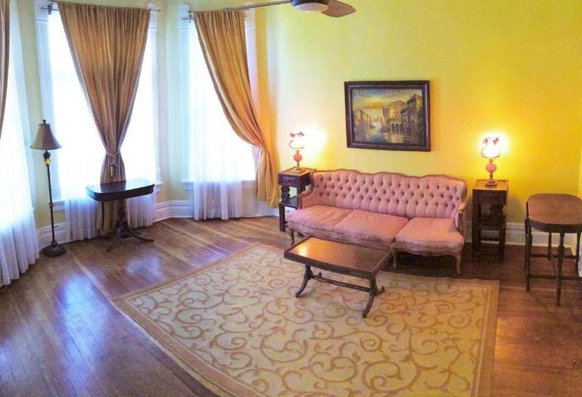 בית מלון כפרי Historic Pugsley Manor House