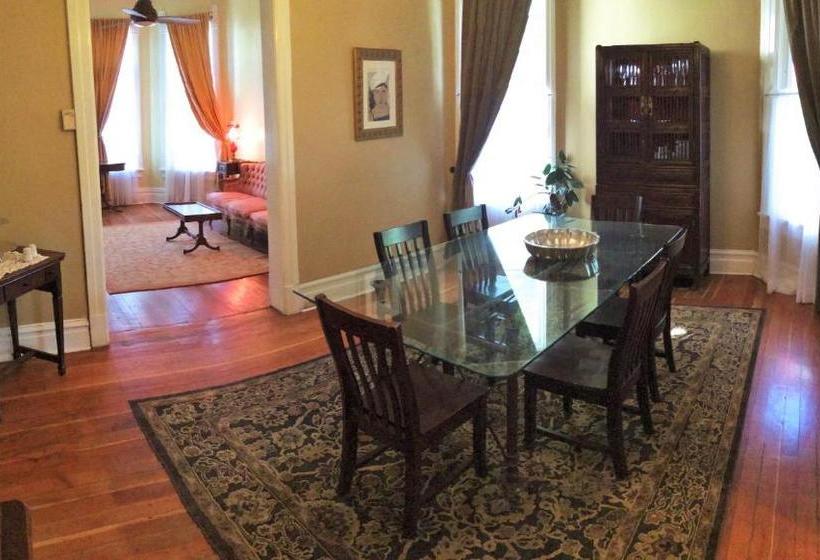 בית מלון כפרי Historic Pugsley Manor House