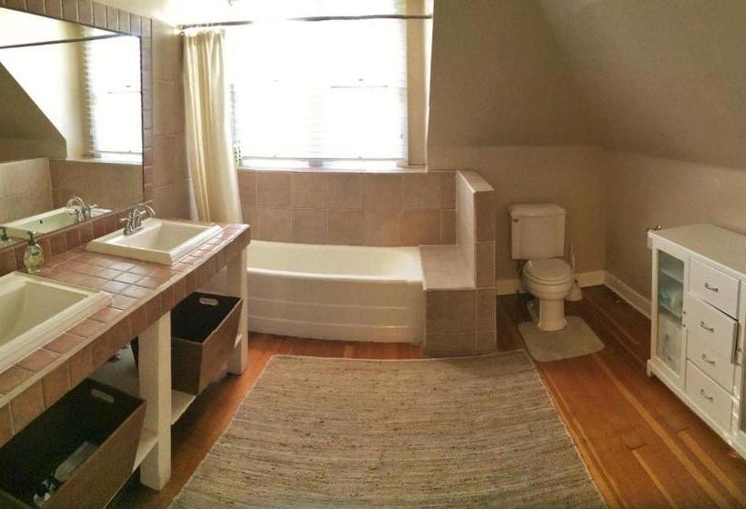 בית מלון כפרי Historic Pugsley Manor House