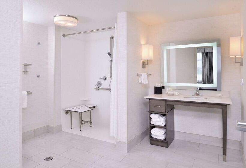 هتل Homewood Suites By Hilton Des Moines Airport