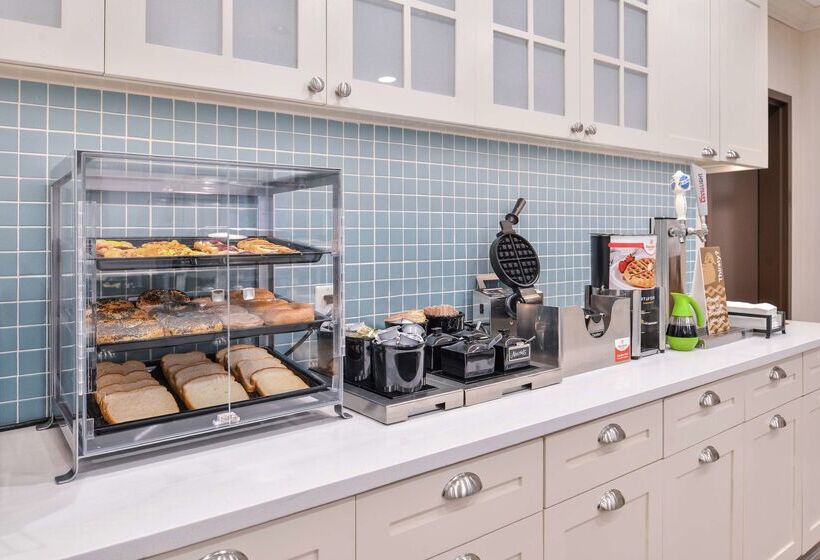 هتل Homewood Suites By Hilton Des Moines Airport