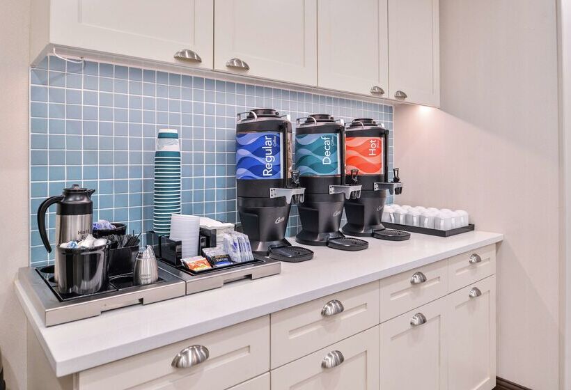 هتل Homewood Suites By Hilton Des Moines Airport