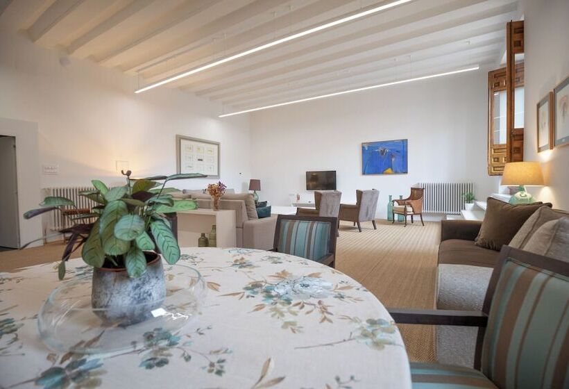 هتل Hospederia Seminario Conciliar De San Julián