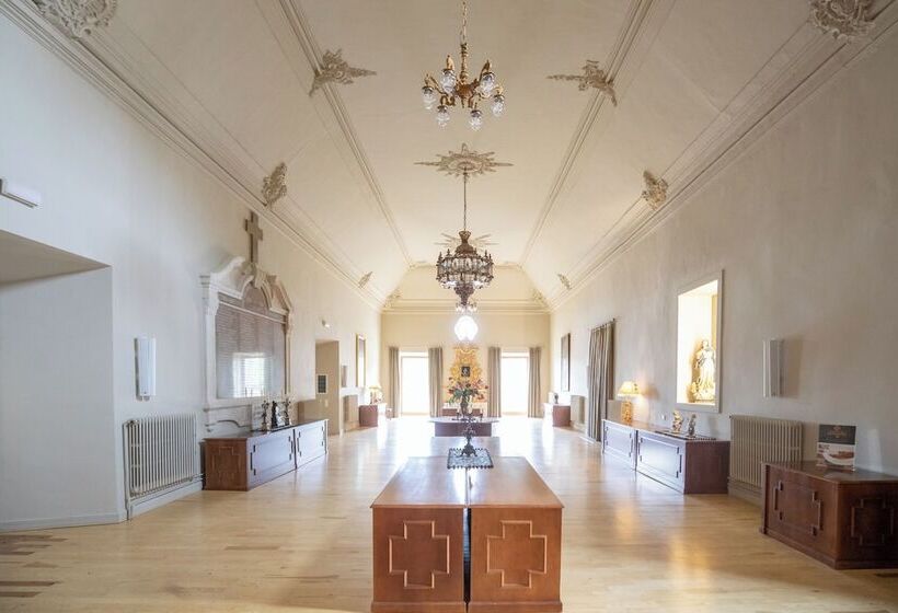 هتل Hospederia Seminario Conciliar De San Julián