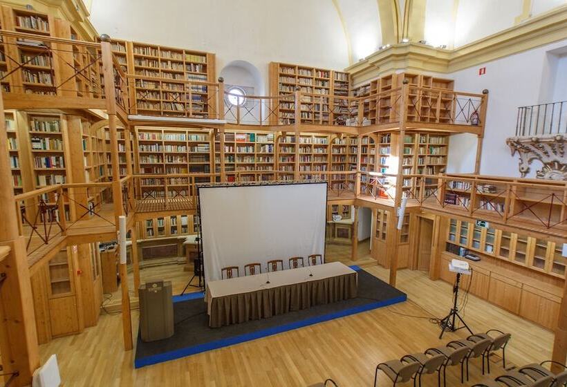 هتل Hospederia Seminario Conciliar De San Julián