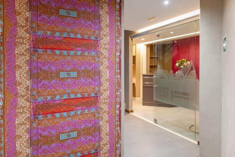 فندق Host & Home