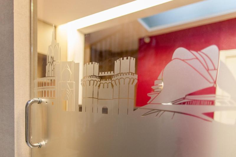 فندق Host & Home