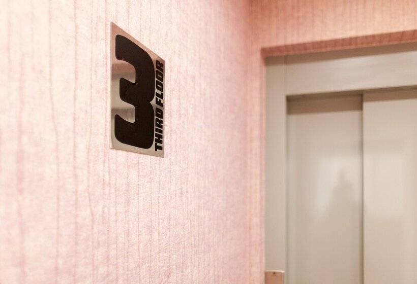 فندق Host & Home