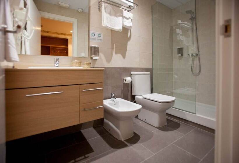 فندق Host & Home