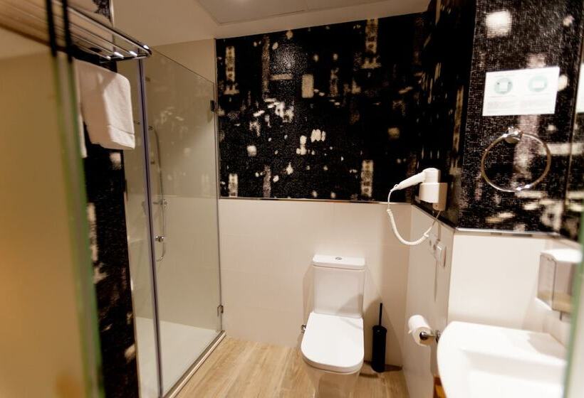 فندق Host & Home