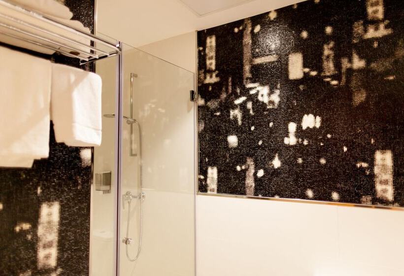 فندق Host & Home