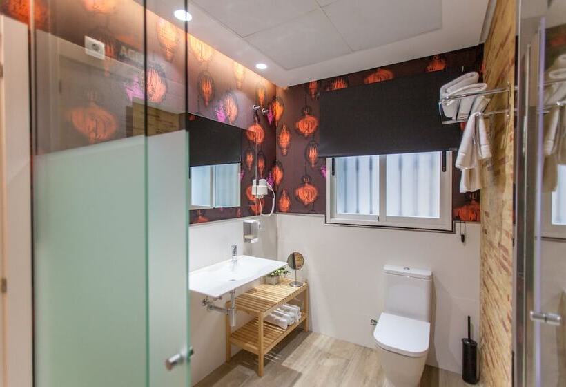 فندق Host & Home