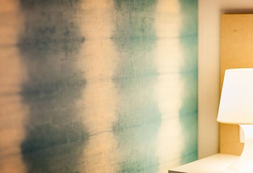 فندق Host & Home