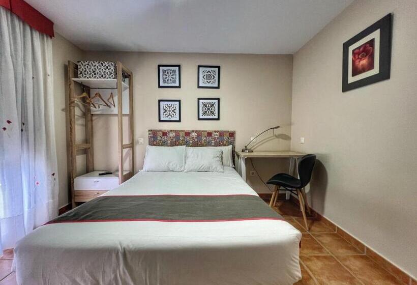 هتل Hostal La Colmena