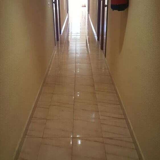 Отель Hostal Restaurante Avenida